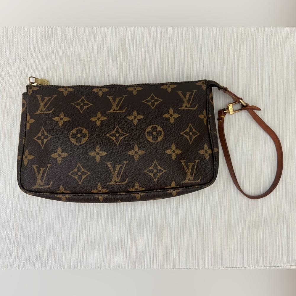 Louie Vuitton Clutch